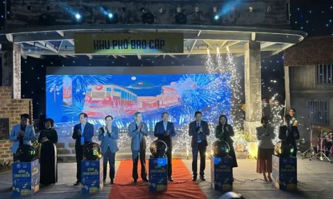 Khách du lịch đổ về chương trình “Đêm Trúc Bạch”