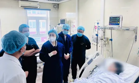 Bộ trưởng Y tế Đào Hồng Lan: Các thầy thuốc tập trung cao nhất để cứu chữa nạn nhân vụ cháy