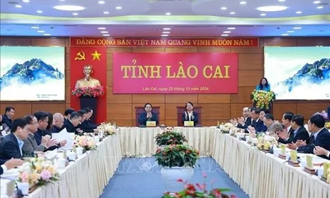 Thủ tướng Phạm Minh Chính làm việc với Ban Thường vụ Tỉnh ủy Lào Cai