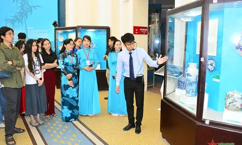 Trưng bày hơn 150 hiện vật quý về gốm phương Đông