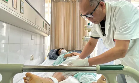 Cứu sống người bệnh đứt lìa cổ chân do máy cắt cỏ
