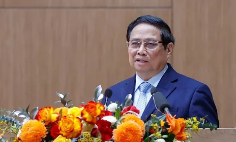 Thủ tướng: Lực lượng công an nhân dân gương mẫu đi đầu tăng tốc bứt phá