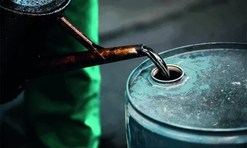 Giá xăng dầu hôm nay (8-1): Giữ đà tăng