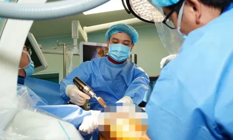 Áp lực của người hâm mộ khiến ê-kíp phẫu thuật cho Xuân Son phải tính toán cẩn thận nhất