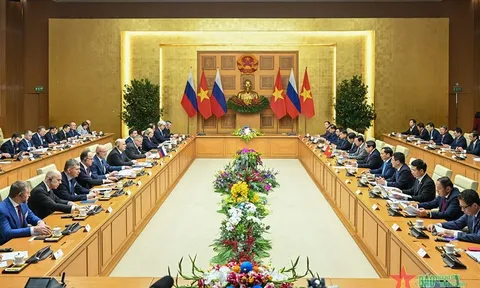 Thủ tướng Phạm Minh Chính hội đàm với Thủ tướng Nga