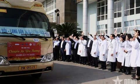 Bệnh viện K: Bệnh nhân ung thư xúc động rời Bệnh viện K trên chuyến xe miễn phí