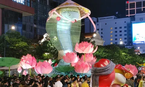 Khai mạc Đường hoa Nguyễn Huệ Tết Ất Tỵ 2025