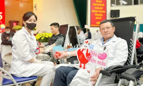 Hơn 2.000 người hiến máu trong kỳ nghỉ Tết