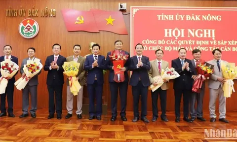 Đắk Nông công bố các quyết định về sắp xếp tổ chức bộ máy và công tác cán bộ