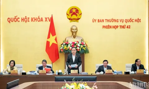 Bế mạc Phiên họp thứ 42 của Ủy ban Thường vụ Quốc hội