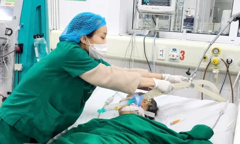 Hôn mê sau nhiều ngày liên tục uống rượu không rõ nguồn gốc