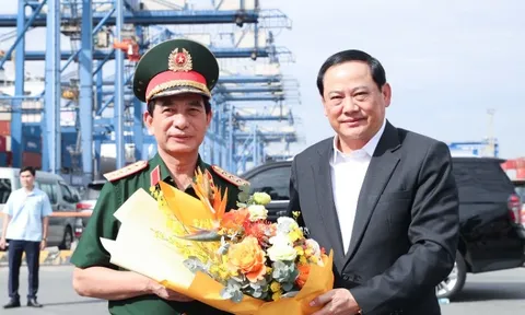 Thủ tướng Lào thăm, làm việc tại Tổng công ty Tân cảng Sài Gòn
