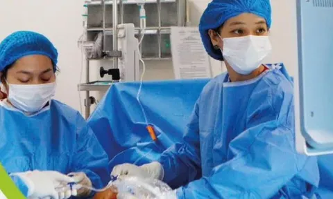 Phẫu thuật laser quang đông cứu thai nhi mắc hội chứng truyền máu giai đoạn IV