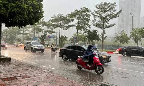 Cảnh báo mưa lớn cục bộ, gió giật mạnh ở khu vực nội thành Hà Nội