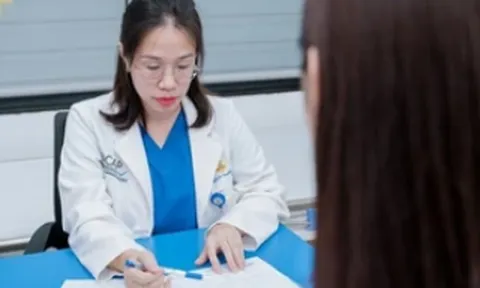 Cấp cứu bóc u buồng trứng xoắn thành công cho thai phụ 22 tuổi