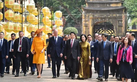 Chủ tịch nước Lương Cường và Nhà vua Bỉ Philippe thăm Hoàng thành Thăng Long