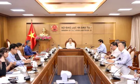 Khẩn trương xây dựng Đề án đưa tiếng Anh thành ngôn ngữ thứ 2 trong trường học