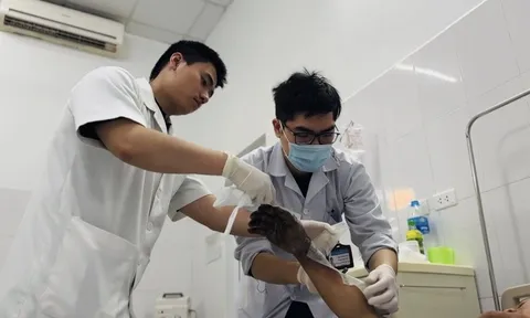 Bệnh viện Bệnh Nhiệt đới Trung ương cứu sống bệnh nhân bị điện giật