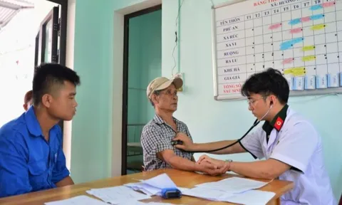 Khám bệnh, cấp phát thuốc miễn phí cho người dân tỉnh Quảng Trị