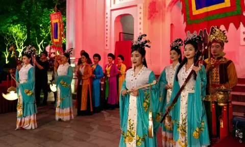 Ra mắt tour đêm “Tiếng chuông Trấn Vũ”