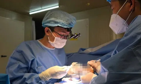 Bệnh viện dã chiến Việt Nam cấp cứu thành công ca tổn thương phức tạp gần đứt lìa ngón tay
