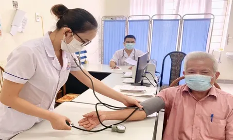 Bảo vệ sức khỏe người bệnh và nhân viên y tế khi thời tiết nắng nóng
