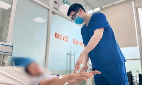 Sốt cao, co cứng toàn thân do sốc nhiệt sau nhiều giờ làm việc ngoài trời nắng