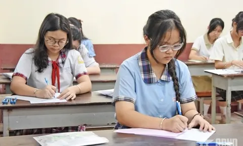 Hơn 76.000 thí sinh tại TP Hồ Chí Minh bước vào kỳ thi tuyển sinh lớp 10