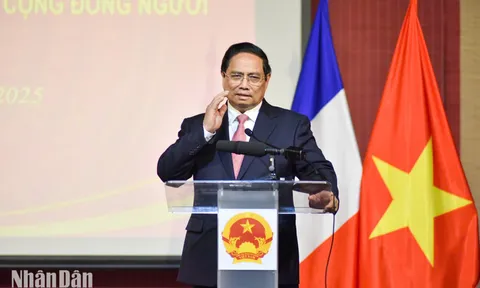 Thủ tướng Phạm Minh Chính và Phu nhân gặp gỡ bà con cộng đồng người Việt Nam tại Pháp