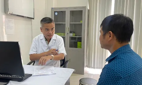 Đau đớn vì giun rồng dài 70cm ký sinh trong cơ thể