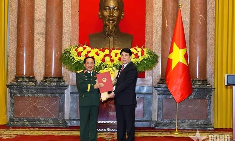 Chủ tịch nước trao Quyết định thăng quân hàm; cấp bậc hàm Đại tướng, Thượng tướng đối với các đồng chí sĩ quan Quân đội nhân dân và Công an nhân dân