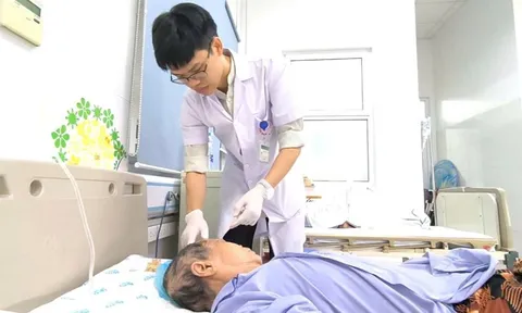 Hoại tử đầu do biến chứng nguy hiểm của zona