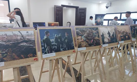 Triển lãm “Mưa đỏ - Tri ân từ khuôn hình” tái hiện ký ức Thành cổ Quảng Trị 81 ngày đêm