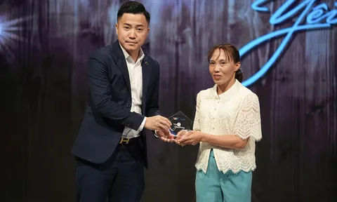 Người phụ nữ may vá cuộc đời bằng đôi chân yếu và trái tim không mỏi