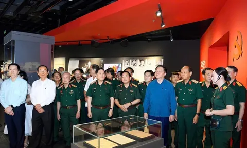 Lãnh đạo Đảng, Nhà nước, Quân đội tham quan Bảo tàng Quân sự Việt Nam