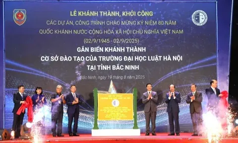Phó Thủ tướng Lê Thành Long dự Lễ gắn biển khánh thành Cơ sở đào tạo của Trường đại học Luật Hà Nội tại Bắc Ninh