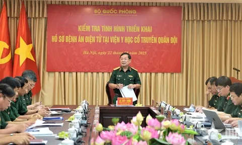Thượng tướng Lê Huy Vịnh kiểm tra tình hình triển khai hồ sơ bệnh án điện tử tại các bệnh viện