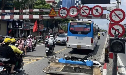 Hà Nội: Xử phạt tài xế điều khiển xe ô tô khách đi lên cầu vượt Sơn Tây