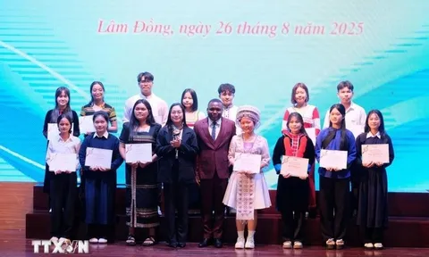 Gần 3 tỷ đồng học bổng Vallet trao tặng học sinh, sinh viên vượt khó