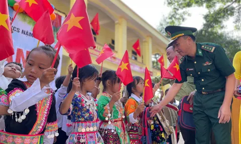Vùng lũ vào năm học mới