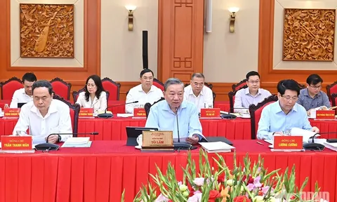 Tổng Bí thư Tô Lâm chủ trì cuộc làm việc của Bộ Chính trị với Ban Thường vụ Đảng ủy Chính phủ