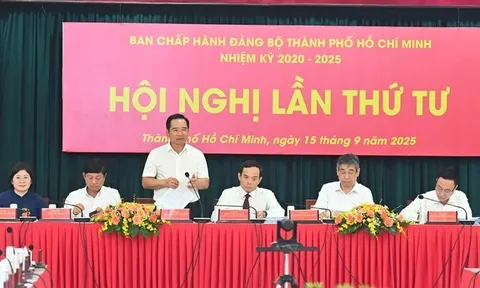 Hội nghị lần thứ 4 Ban Chấp hành Đảng bộ TP. Hồ Chí Minh: Tập trung tháo gỡ vướng mắc, thúc đẩy tăng trưởng, chuẩn bị Đại hội nhiệm kỳ mới