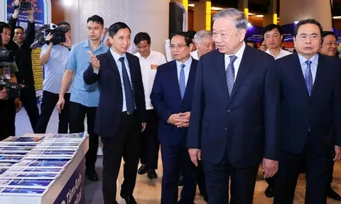 Công nghệ Robot AI gây ấn tượng tại triển lãm Thành tựu Y tế nổi bật ở tòa nhà Quốc hội