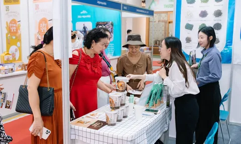 Hơn 100 gian hàng trưng bày tại Wellness Expo 2025 mang đến những giải pháp chăm sóc sức khỏe toàn diện