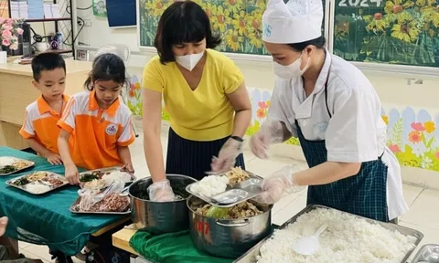 Hà Nội yêu cầu thực hiện nghiêm an toàn thực phẩm bữa ăn bán trú