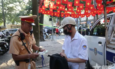 Hà Nội: Xử lý nhiều phụ huynh và học sinh vi phạm luật giao thông