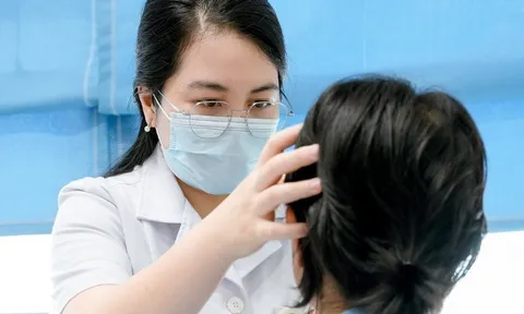 Biến chứng nguy hiểm từ việc tẩy nốt ruồi tại cơ sở thẩm mỹ không giấy phép