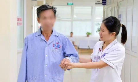 Ứng dụng công nghệ vi phẫu hiện đại, cứu bệnh nhân u tủy cổ khỏi nguy cơ liệt tứ chi