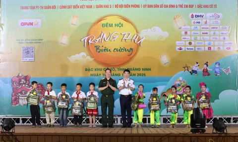 Trăng muộn trên đảo Cô Tô