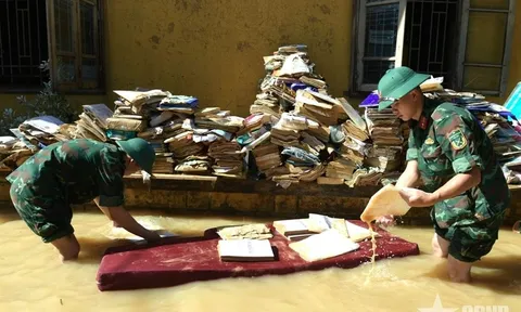 Thủ tướng: Đánh giá, khắc phục thiệt hại do bão số 11 gây ra đối với ngành Giáo dục, sớm đưa học sinh trở lại trường học